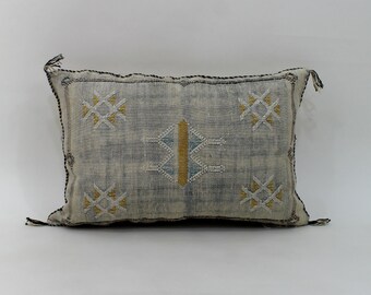 White Berber cushion with red contour Sabra White Silk From Cactus Handmade 45x50cm Moroccan Cushion for Decoration