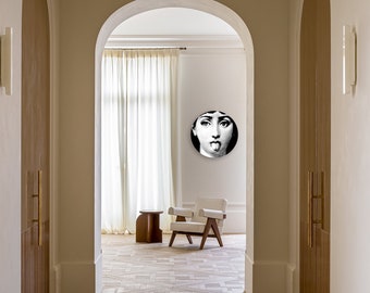 Lina Cavalieri | Round Painting | Wall Decoration