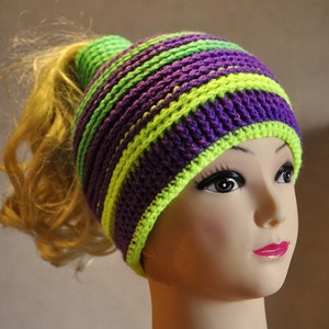 Chapeau de chignon, bonnet en queue de cheval, violet, vert, capuchon en crochet image 1