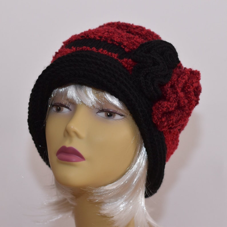 Gehäkelte Baskenmütze Lolita, rot, schwarz Bild 10