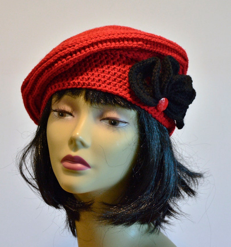 Gehäkelte Baskenmütze Lolita, rot, schwarz Bild 1