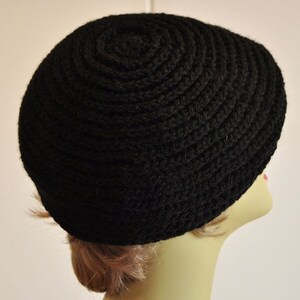 Gehäkelte Baskenmütze für Damen schwarz, Häkelbarett Bild 3