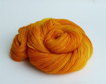 Handgefärbte Wolle,  Sockenwolle uni melange "Ringelblume" 4fach Garn mulesingfrei 2748 semisolid