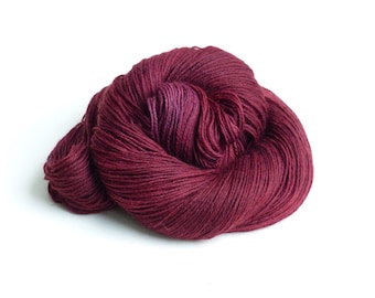 Handgefärbte Sockenwolle " Weinrot" , 100g, 4fach mulesingfreies gefärbtes Sockengarn 22122-23 G