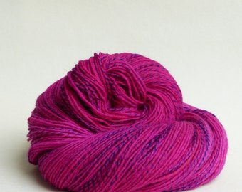 Handgefärbtes Kunterbunte Sockengarn "Magenta" mit Zebrastreifen, 100g, 4fach -151015