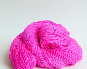Handgefärbte Wolle,  Sockenwolle uni melange "Megakracher Pink" 4fach Garn mulesingfrei 2741- 2742