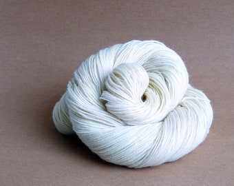 Handgefärbte Wolle,  Sockenwolle uni melange "Eierschale " 4fach Garn mulesingfrei 29520- 29521 Trekking