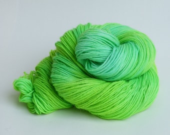 Hand-dyed sock yarn "Spring Green", 100g, 4-ply mulesing-free dyed sock yarn 16021