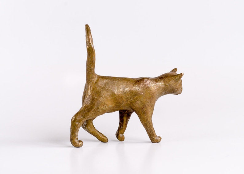 Katze geht, Bronzeskulptur z.Zeit nur in einer dunkleren Patinierung vorhanden Bild 2