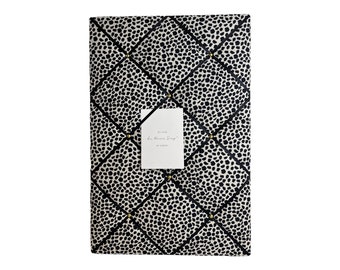 Memo board dots black