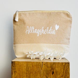 Kosmetiktasche Alltagsheldin weiß
