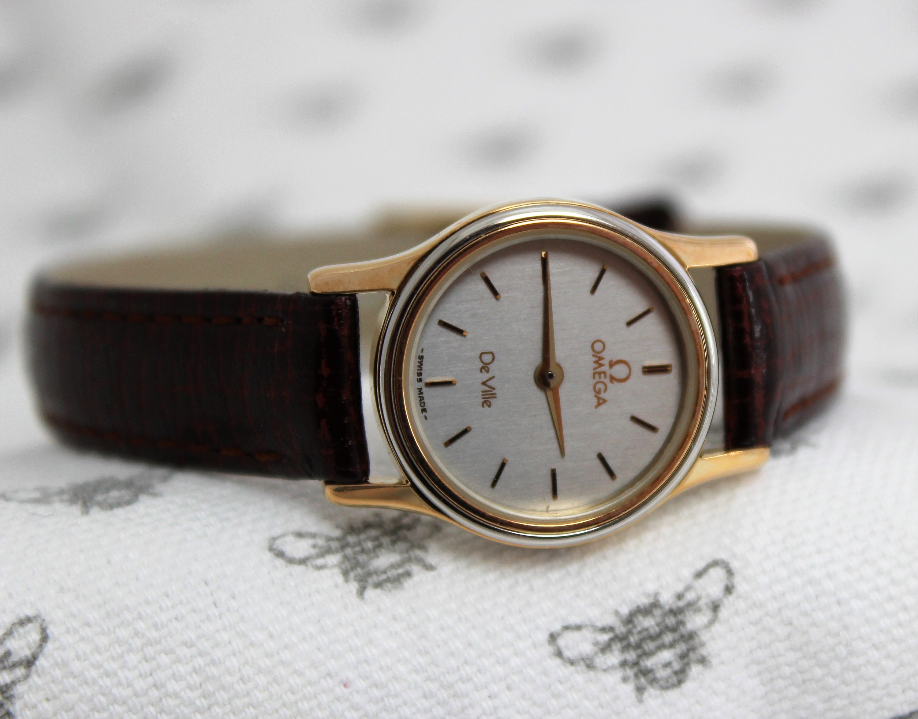 Omega de ville quartz 1387 hot sale
