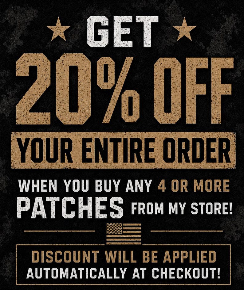 Puede incluir: Fondo negro con texto blanco y beige. El texto dice "OBT&Eacute;N UN 20% DE DESCUENTO EN TODO TU PEDIDO" y "&iexcl;CUANDO COMPRAS 4 O M&Aacute;S PARCHES DE MI TIENDA!" Tambi&eacute;n se incluye una bandera americana.