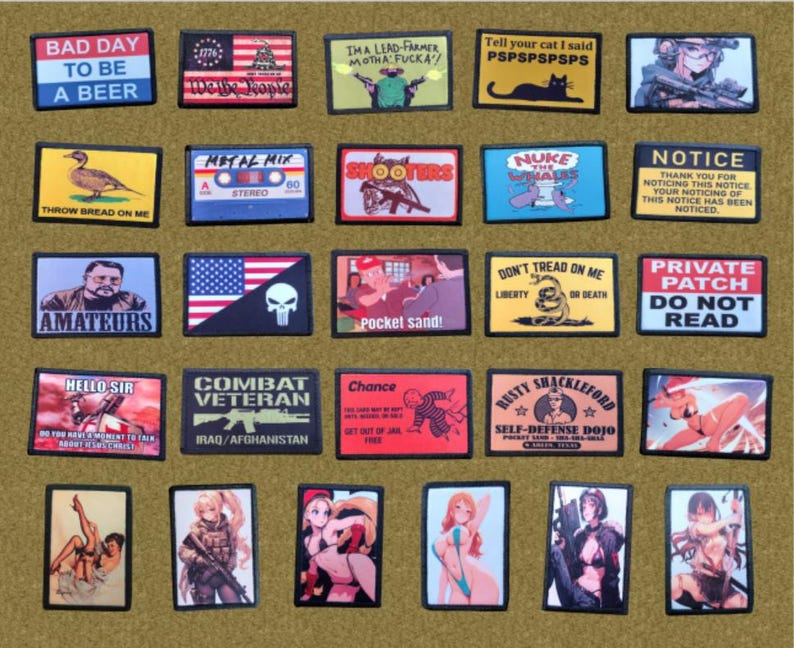 Puede incluir: Una colecci&oacute;n de parches rectangulares con varios dise&ntilde;os y texto. Algunos parches presentan frases como "Bad Day to be a Beer" y "Private Patch Do Not Read". Otros parches muestran ilustraciones y gr&aacute;ficos.