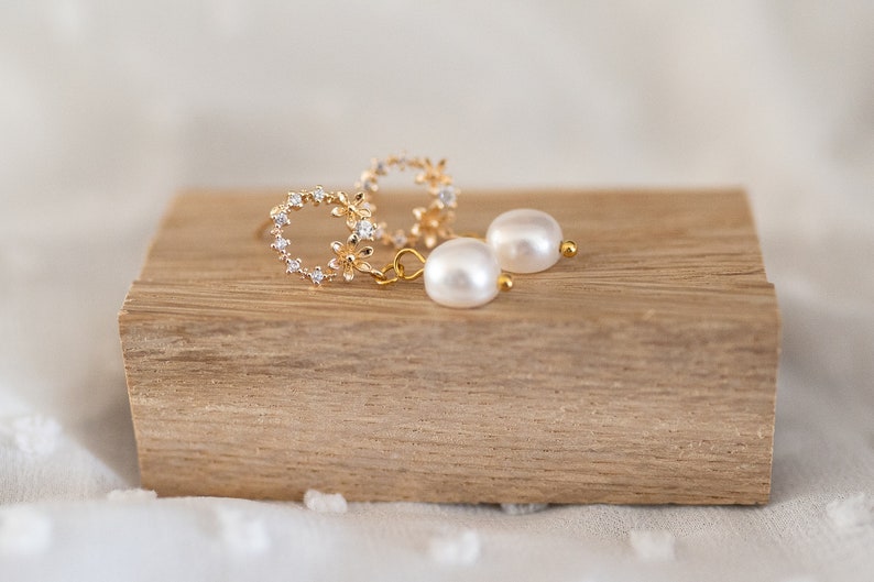 Stud earrings flowers, pearls, pearl earrings, stud earrings for wedding, playful earrings image 2