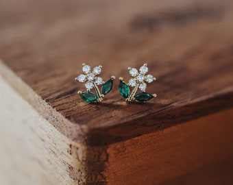 Flower stud earrings