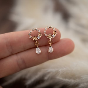 Flower stud earrings, wedding stud earrings, playful earrings