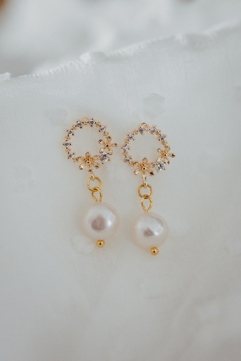 Stud earrings flowers, pearls, pearl earrings, stud earrings for wedding, playful earrings image 4