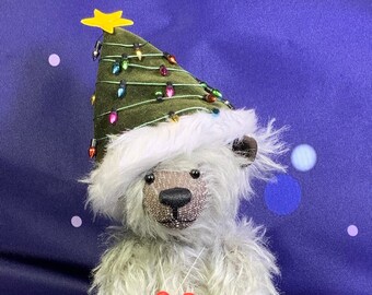 Nordman Mohair Christmas Bear: Ręcznie robiony kolekcjonerski miś z aksamitnym kapeluszem w kształcie choinki
