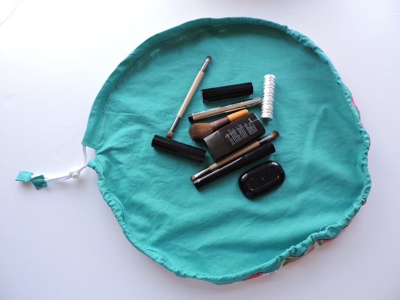travel makeup bag lays flat