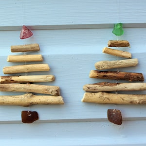 Treibholz und Seeglas Weihnachtsbaumschmuck Hängend rot und grün festlich, Treibholzkunst, Seeglaskunst, Weihnachtsdekor