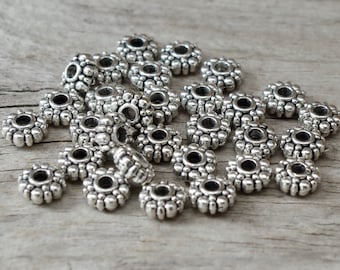 30 spacer flowers - 8 mm - antique silver - decorated - metal beads