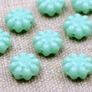 10 böhmische Glasblumen 9mm Blumen MINT opak türkis Bild 1