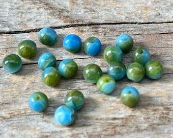 20 böhmische MINI Glasperlen 4mm - blau grün marmoriert