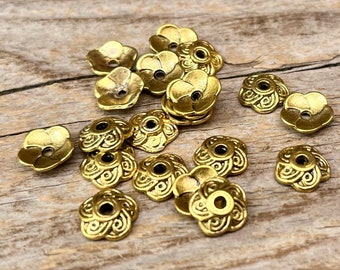 20 flache Perlenkappen ANTIK GOLD 9mm - Blume  verziert