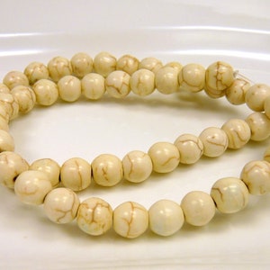50 Perlen 8mm - synthetischer Howlith - creme weiß