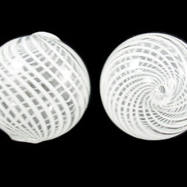 6 perles creuses 13 mm - SWIRL blanc-clair - perles en verre