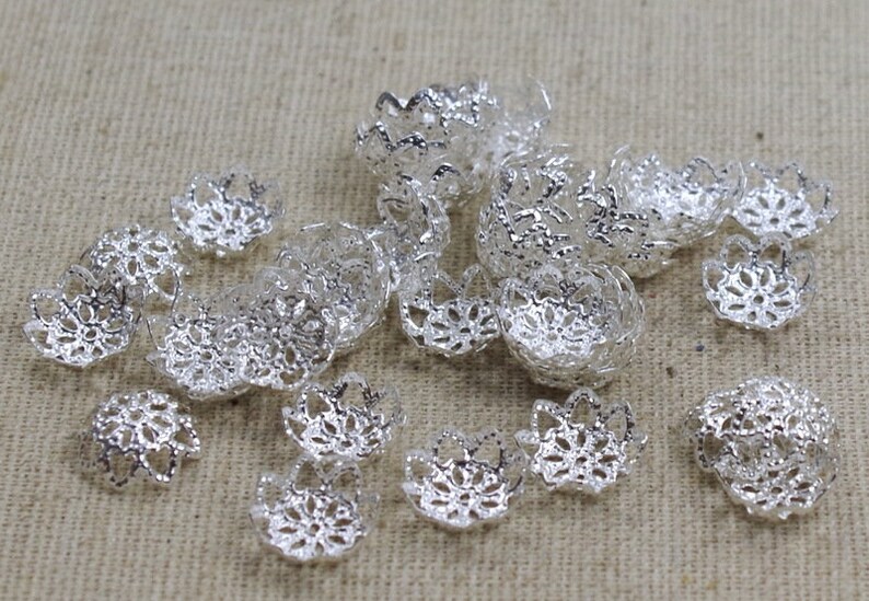 50 Perlenkappen 10mm verziert Blumen SILBER Bild 3
