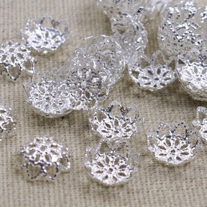 50 Perlenkappen 10mm verziert Blumen SILBER Bild 1