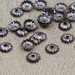 30 Mini Perlenkappen 5mm - gerillt - gun metal