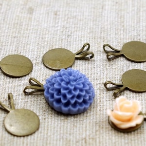 10 - BRONZE pendant with adhesive plate for cabochons