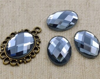 4 Glas Cabochons  18x13mm - oval GRAU facettiert