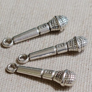 10 MIKROFONhängen - SILVER 27 x 7 mm