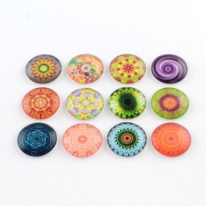 10 GLAZEN cabochons 12 mm "KLEURIGE MANDALA"