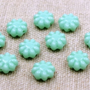 10 böhmische Glasblumen 9mm Blumen MINT opak türkis Bild 2