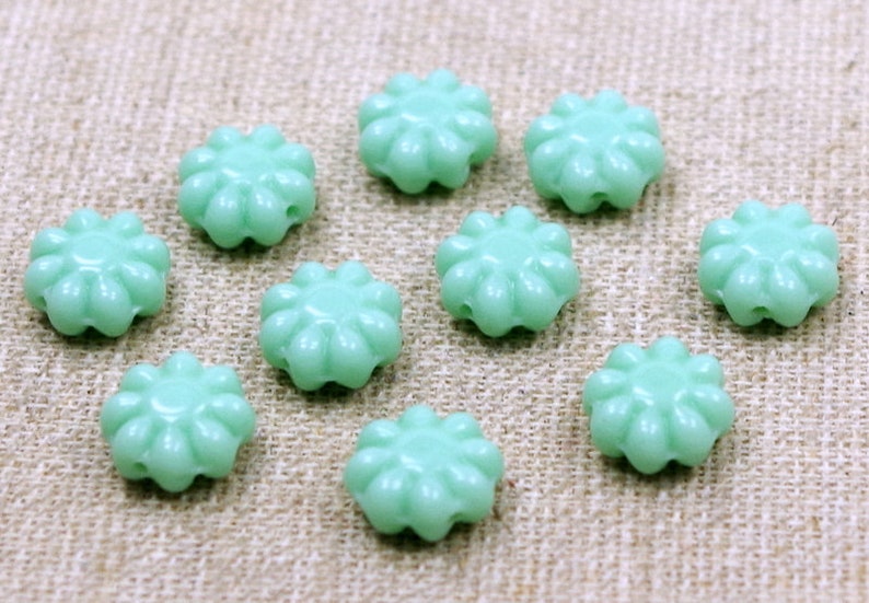 10 böhmische Glasblumen 9mm Blumen MINT opak türkis Bild 2