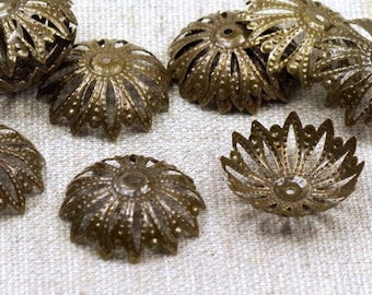 20 large bead caps - 21 mm bronze - decorated