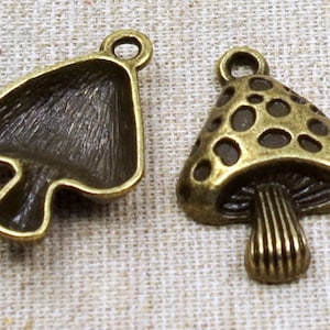 5 große Anhänger Fliegenpilz BRONZE - 28x18mm