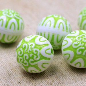 5 XL Vintage Beads 20 mm decorated - green white