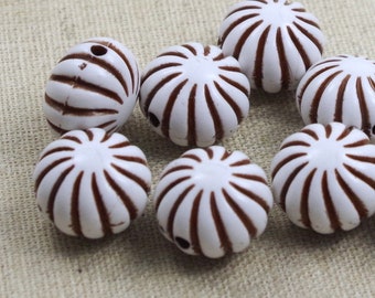 8 XL Vintage Beads 17 x 13 mm candy-Brown white