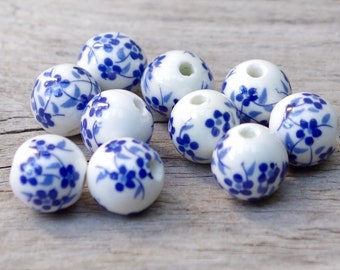 10 porcelain beads 12 mm - blue WHITE - flowers