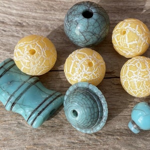 8 pcs Mélange de perles - 16-31 mm - perles en plastique - bleu pigeon jaune clair