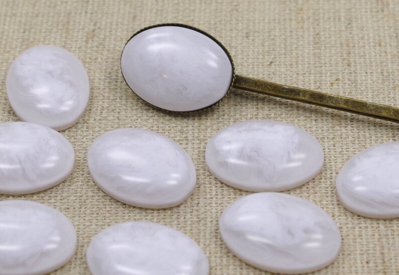 10 Cabochons-18 x 13 mm white marbled-White image 1