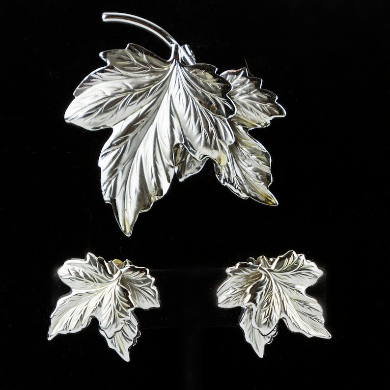 Vintage silver-tone leaf pin /& clip-on earring set