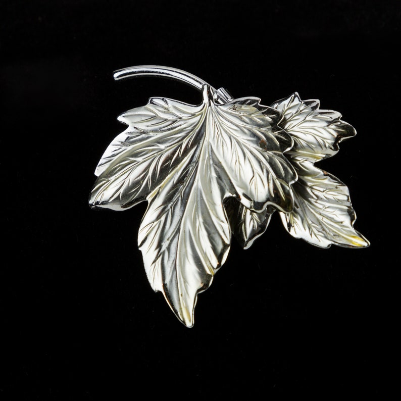 Vintage silver-tone leaf pin /& clip-on earring set
