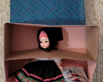 Vintage MADAME ALEXANDER Doll 1980&#39;s w/ Box #589 YUGOSLAVIA 7 1/2&quot; Retired 1986 International Nnpw Pink Outfit Shoes 2 Scarves Free Shipping
